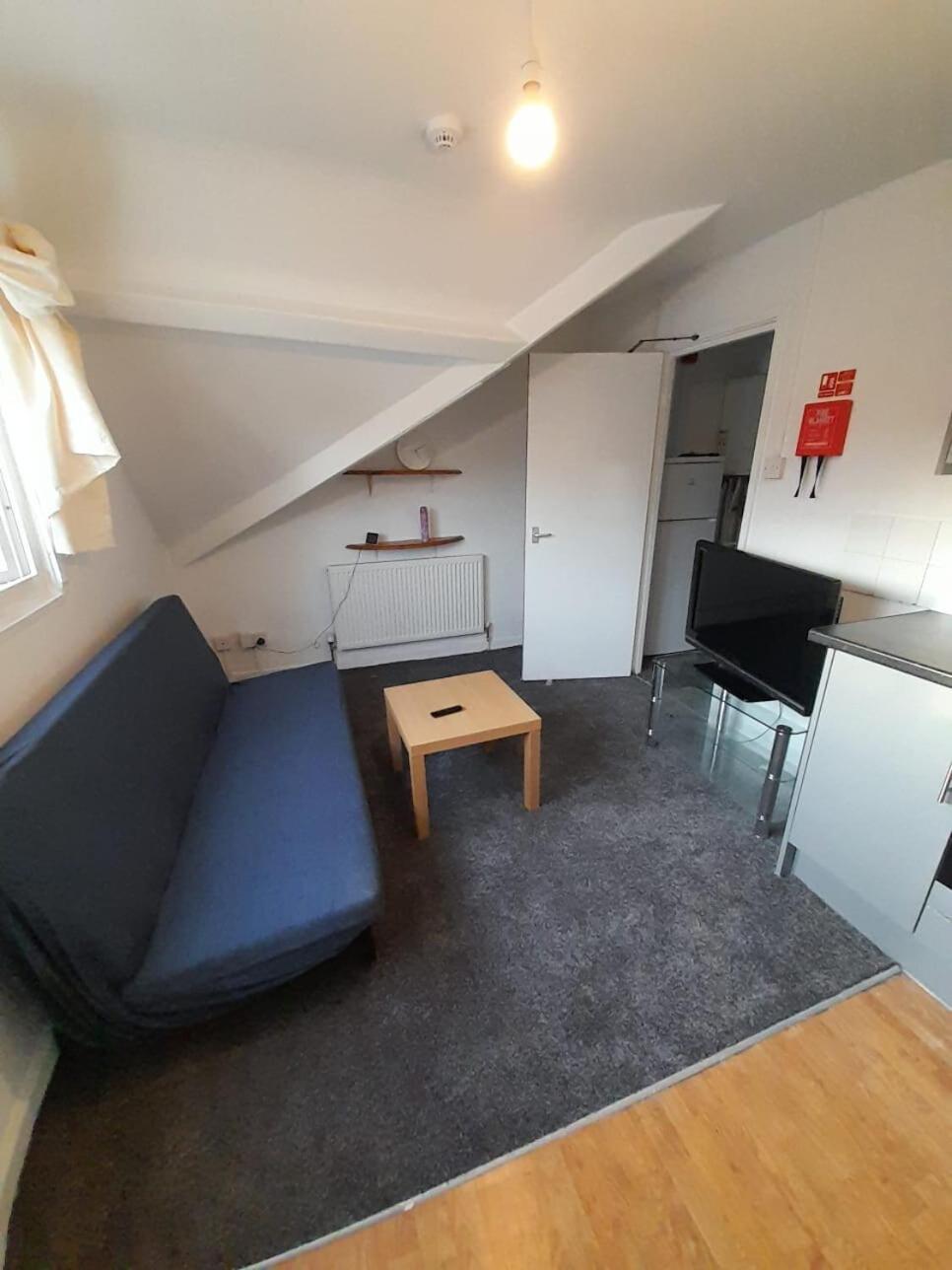Entire Victoria Park Cardiff Apartment With Free Street Parking Bus 17 And 18 Direct To Cardiff City Centre, Fast Free Wi-Fi Exterior photo